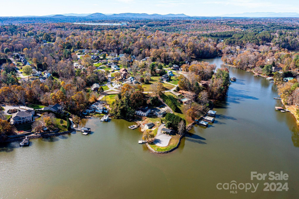 6125 Gold Creek Estate Dr Hickory, NC 28601