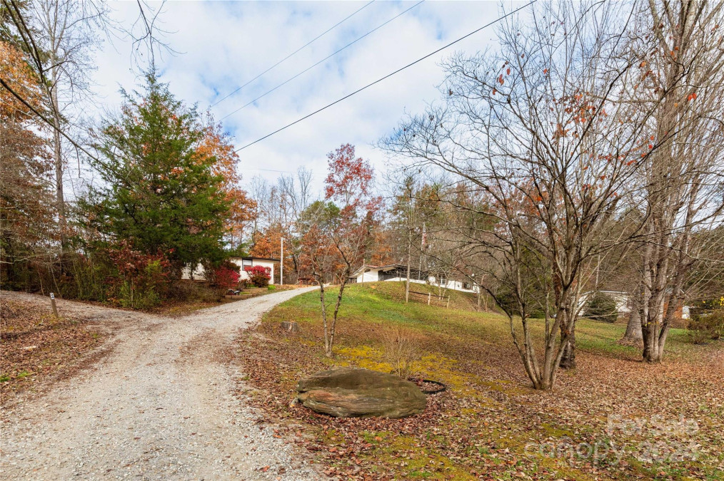 41 Chris Ln Franklin, NC 28734