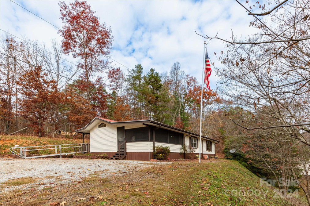 41 Chris Ln Franklin, NC 28734