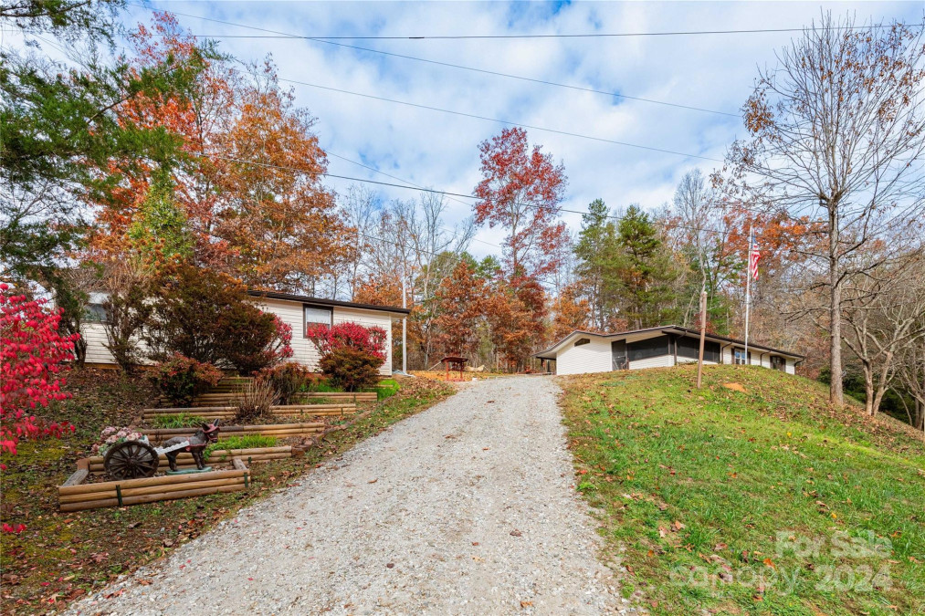 41 Chris Ln Franklin, NC 28734