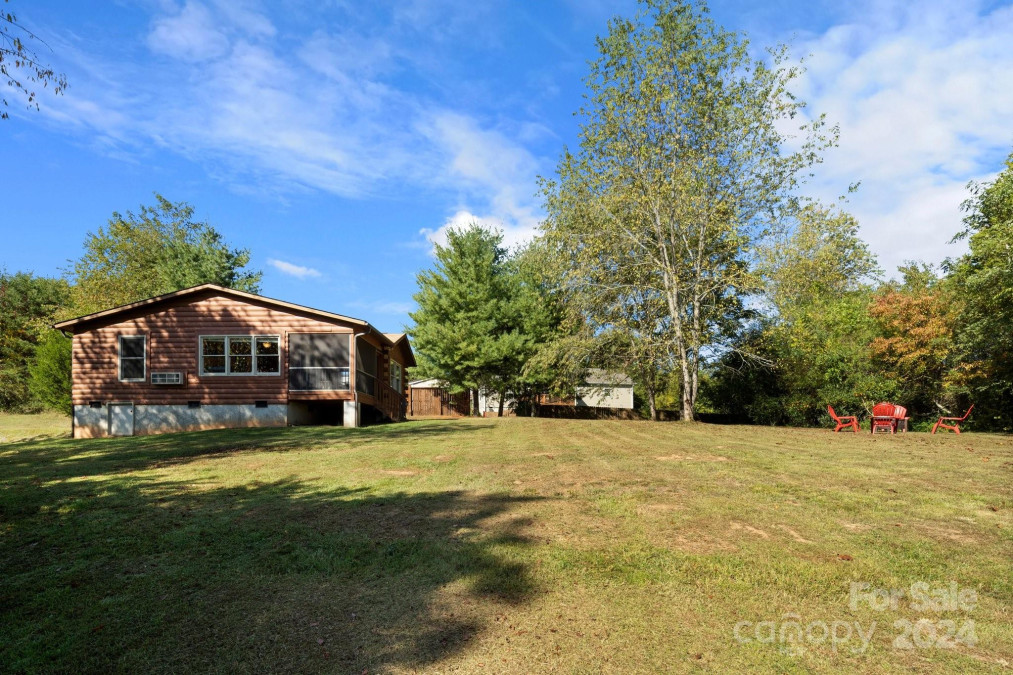 64 Bennett Rd Candler, NC 28715