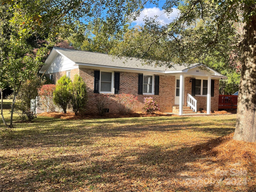 305 Spring St Bethune, SC 29009