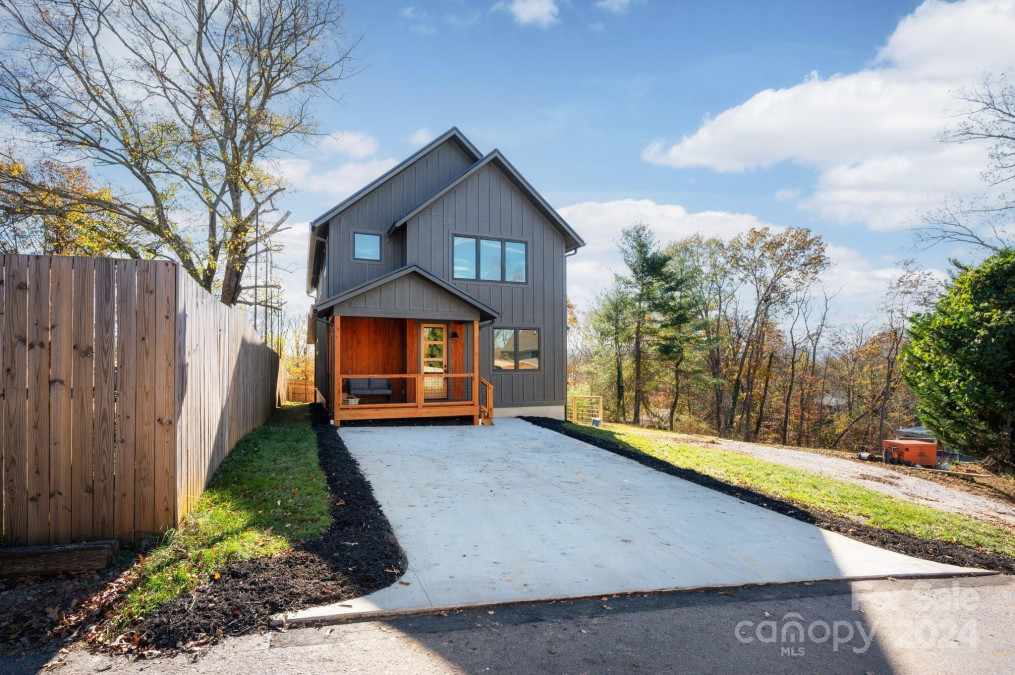 6 Mountain Song Ln Asheville, NC 28806