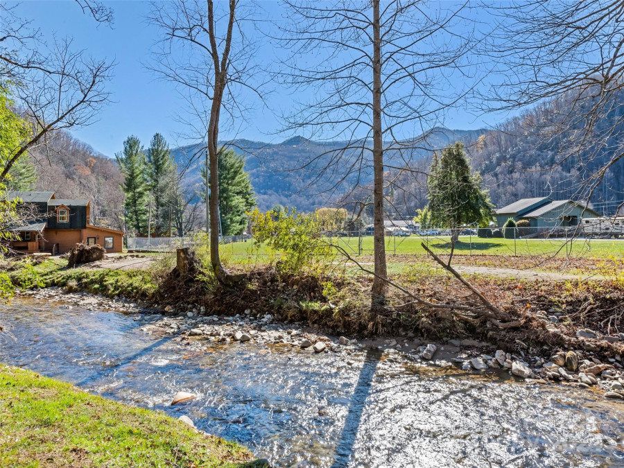 40 Meadows Ln Maggie Valley, NC 28751