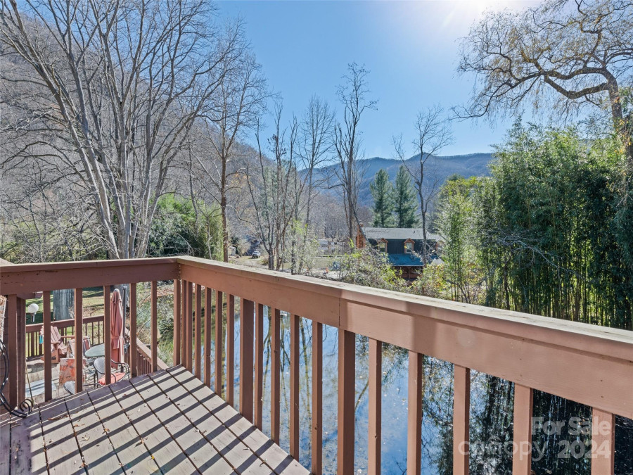 40 Meadows Ln Maggie Valley, NC 28751