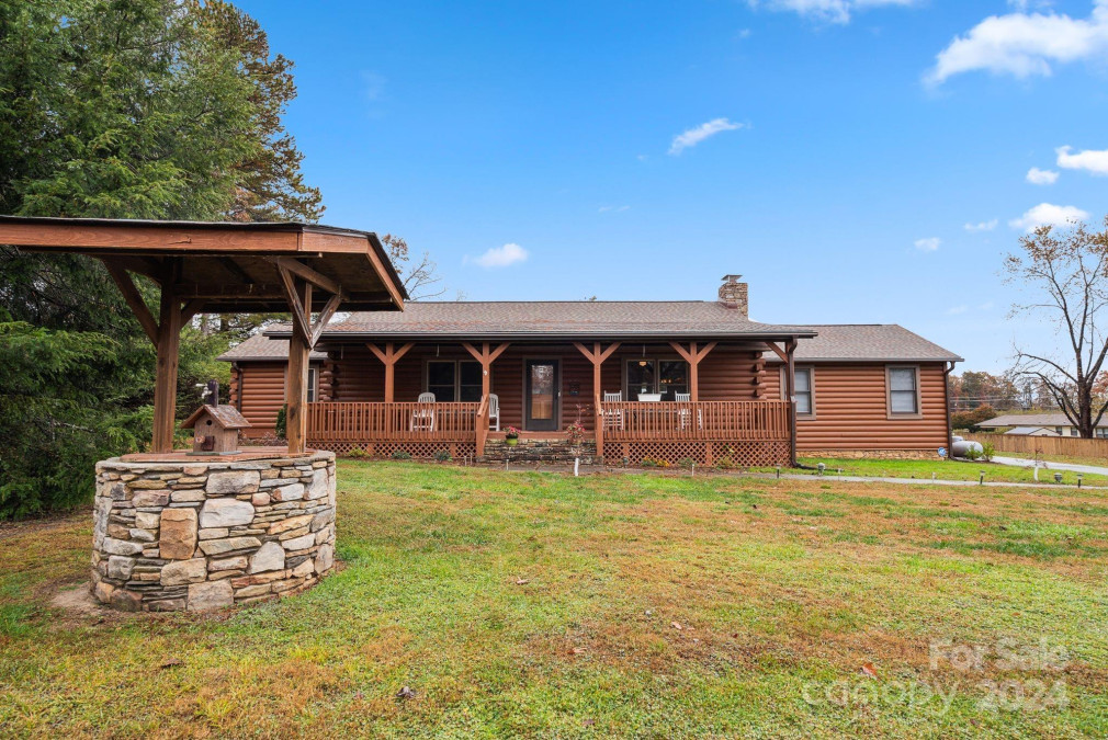 42 Pine Tree Ln Flat Rock, NC 28731