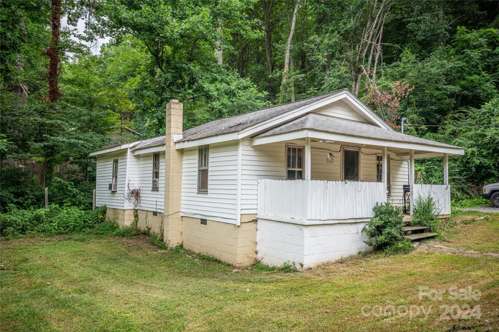 915 Pigeon St Waynesville, NC 28786