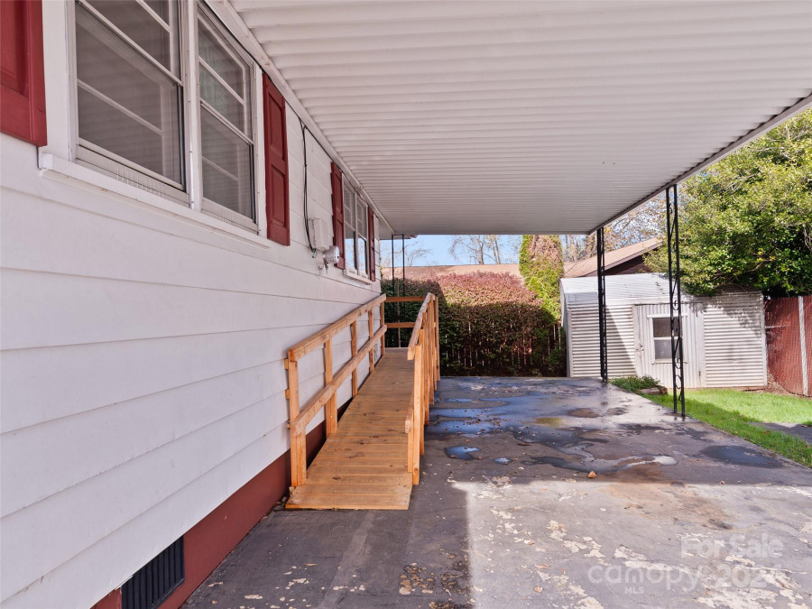 27 Warren St Waynesville, NC 28786