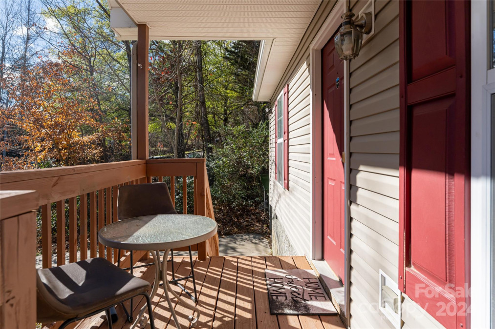 36 Rocking Porch Rd Asheville, NC 28805