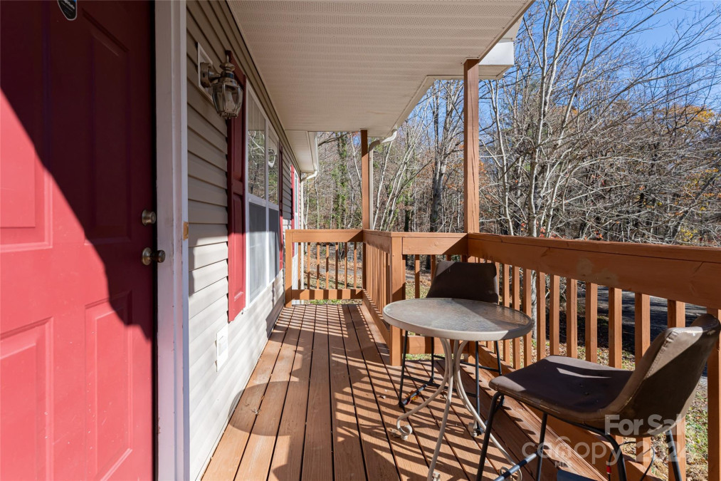 36 Rocking Porch Rd Asheville, NC 28805