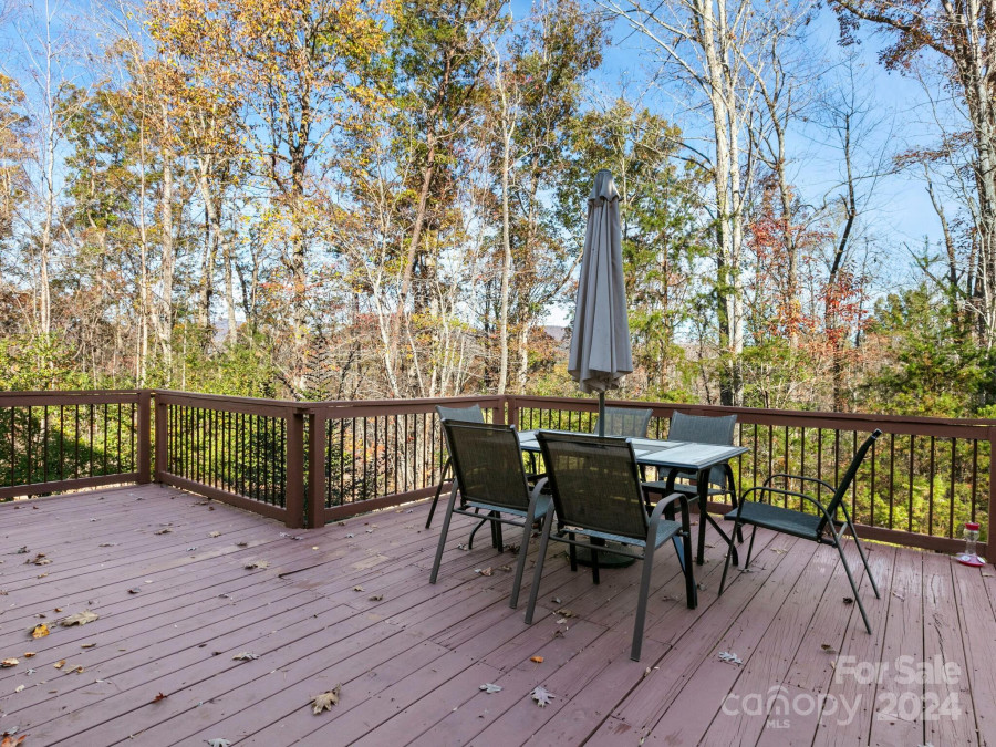 114 Lost Trl Lake Lure, NC 28746