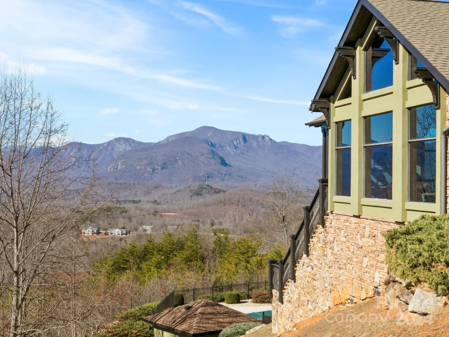 114 Lost Trl Lake Lure, NC 28746