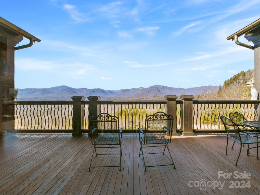 114 Lost Trl Lake Lure, NC 28746