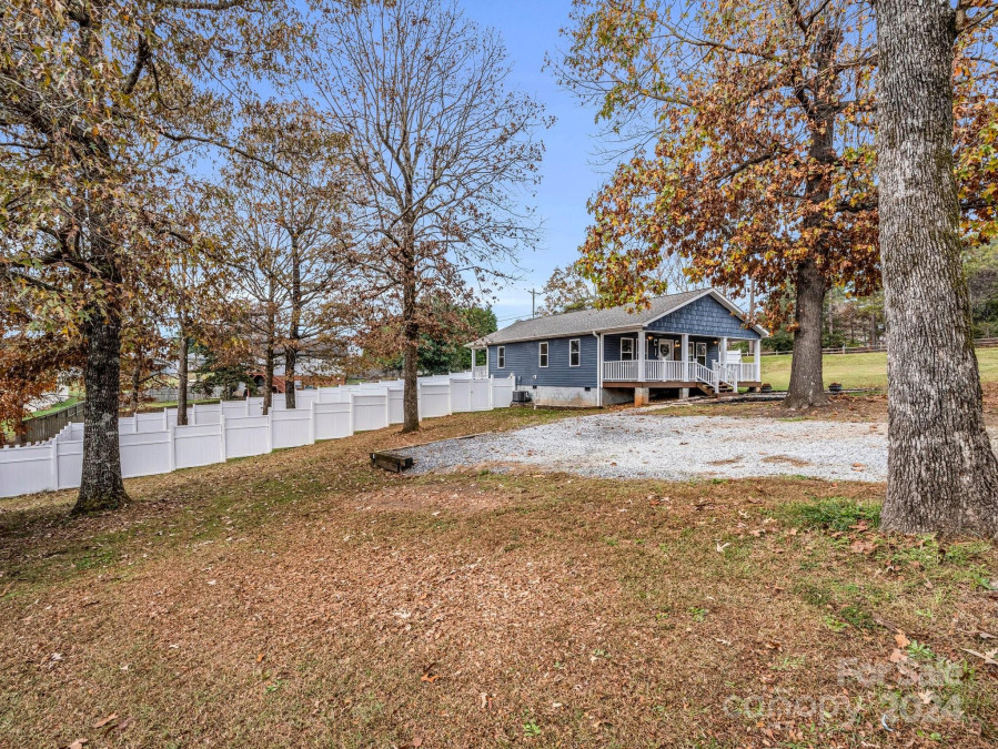 4299 Royal Acres Cir Granite Falls, NC 28630