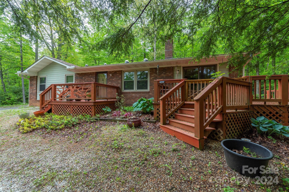 84 Echo Lake Dr Fairview, NC 28730