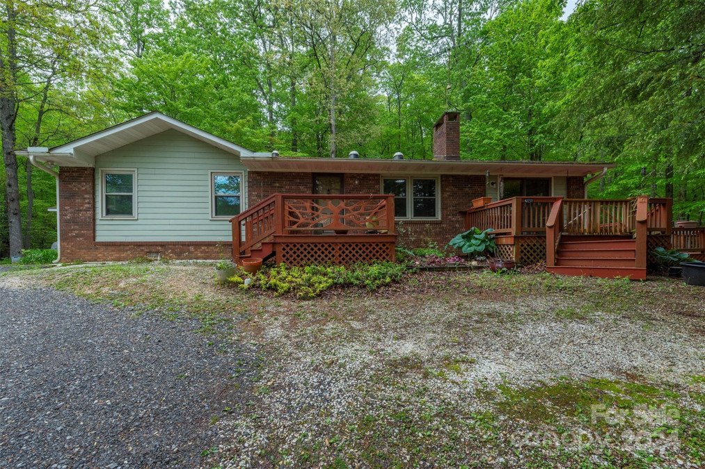 84 Echo Lake Dr Fairview, NC 28730