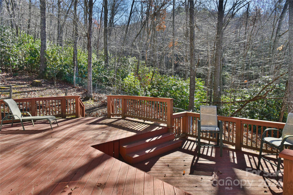 84 Echo Lake Dr Fairview, NC 28730