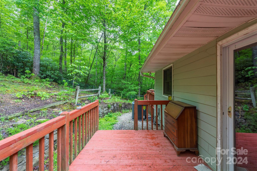 84 Echo Lake Dr Fairview, NC 28730