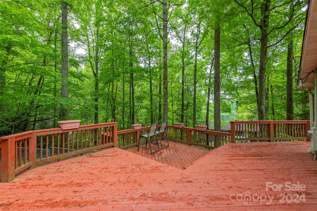 84 Echo Lake Dr Fairview, NC 28730