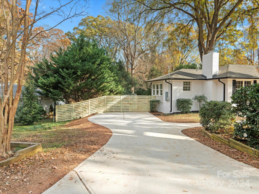 201 Seneca Pl Charlotte, NC 28210