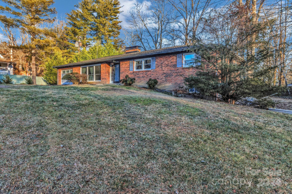 101 Forest Dr Hendersonville, NC 28791