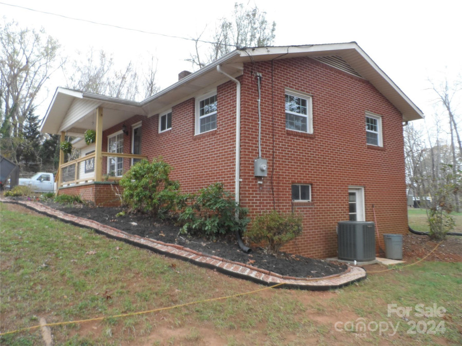 205 Phillips St Morganton, NC 28655