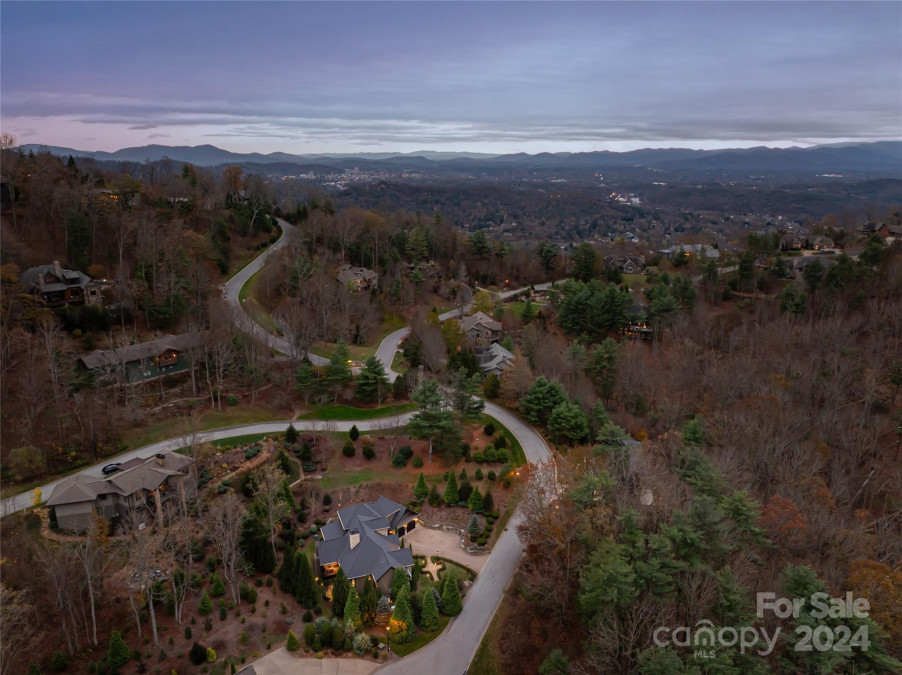 7 Waterside Dr Asheville, NC 28804