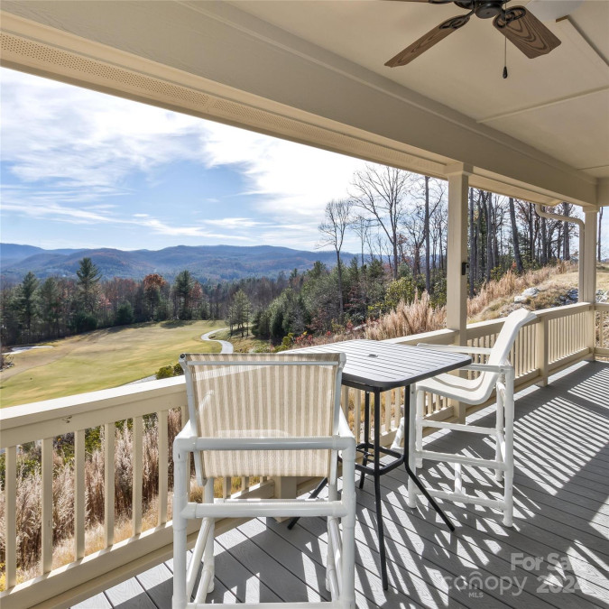 56 Copper Valley Ln Hendersonville, NC 28739