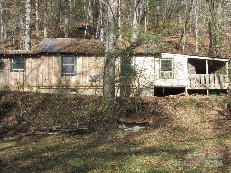 967 Moses Creek Rd Cullowhee, NC 28723