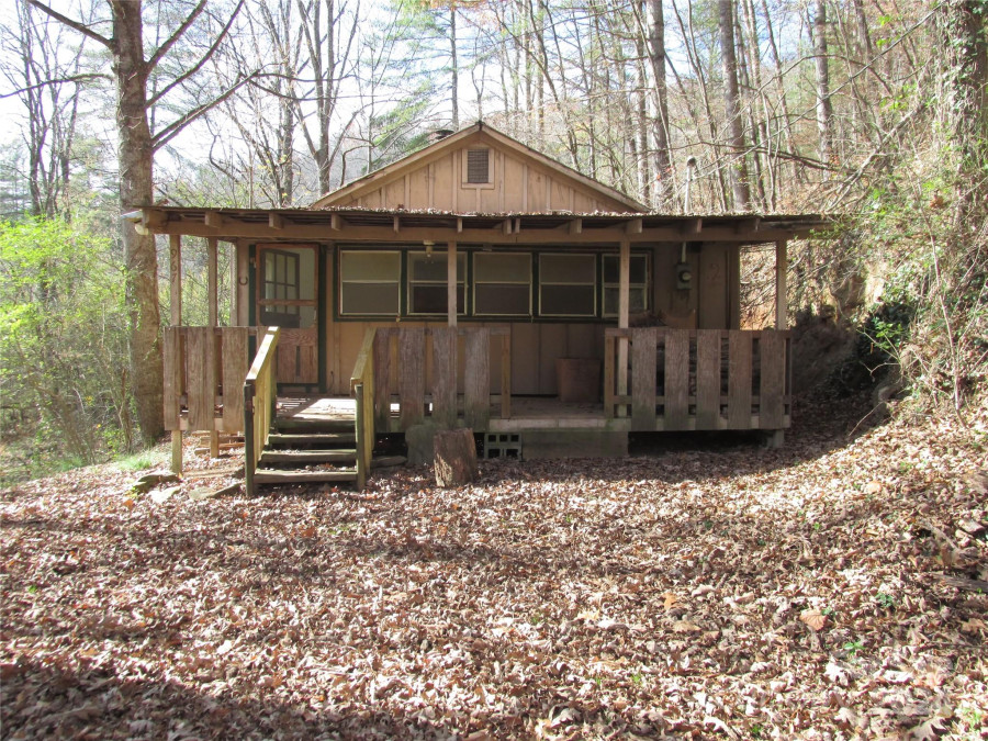 967 Moses Creek Rd Cullowhee, NC 28723