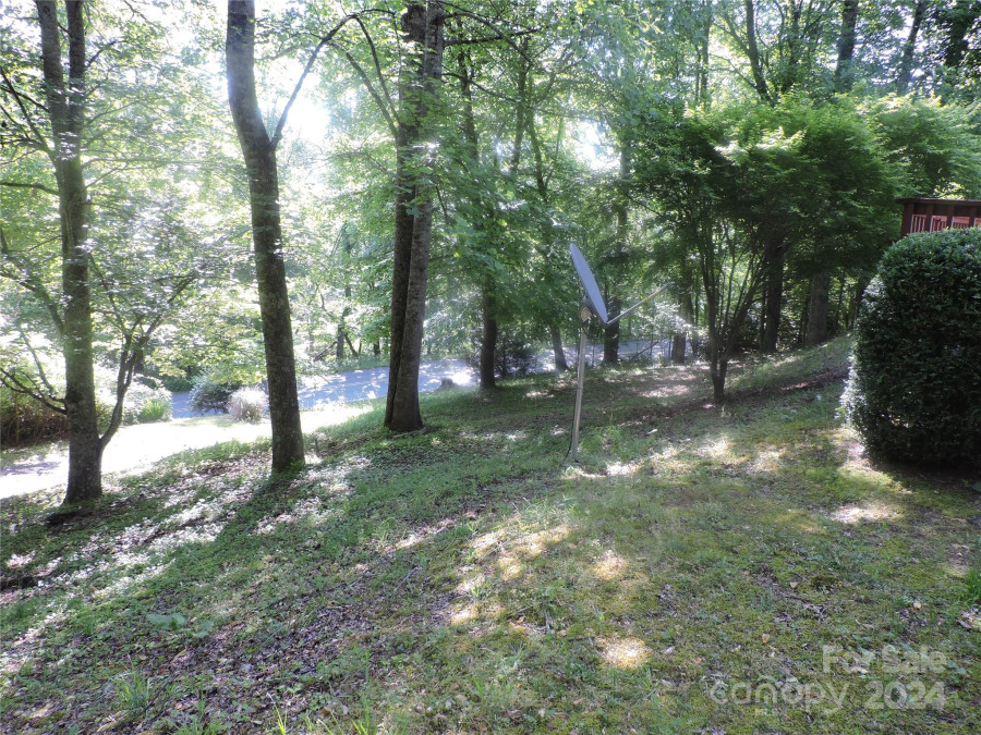 2271 Gouges Creek Rd Spruce Pine, NC 28777