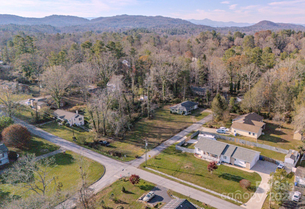 111 Timberland Dr Hendersonville, NC 28792