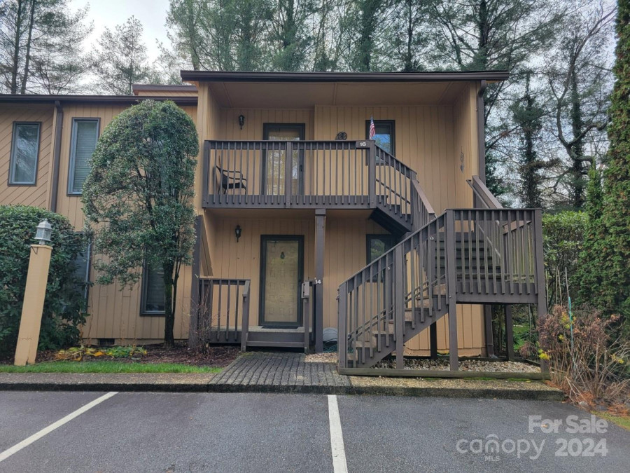 14 Pebble Creek Dr Asheville, NC 28803