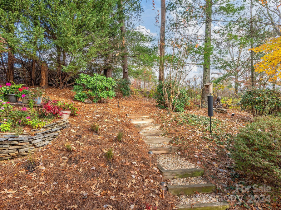 21 Highland Pointe Ct Weaverville, NC 28787