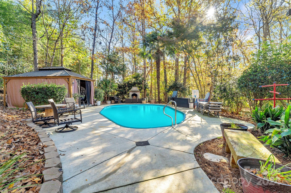 25 Woodvine Ln Lake Wylie, SC 29710