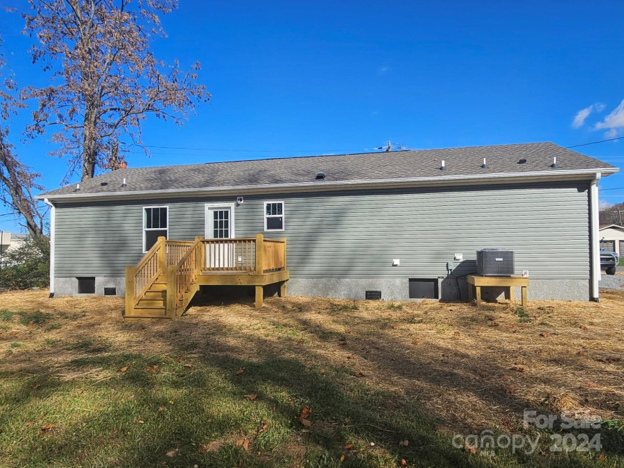 66 Long St Waynesville, NC 28786