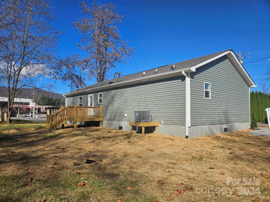 66 Long St Waynesville, NC 28786