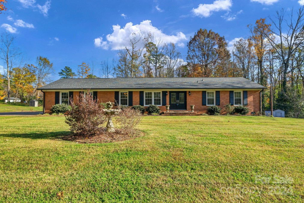 3704 Pinecrest Dr Gastonia, NC 28056