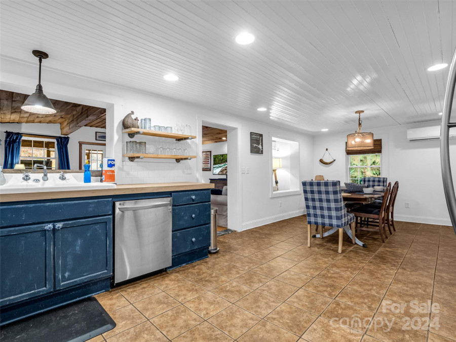 291 Tryon Bay Cir Lake Lure, NC 28746