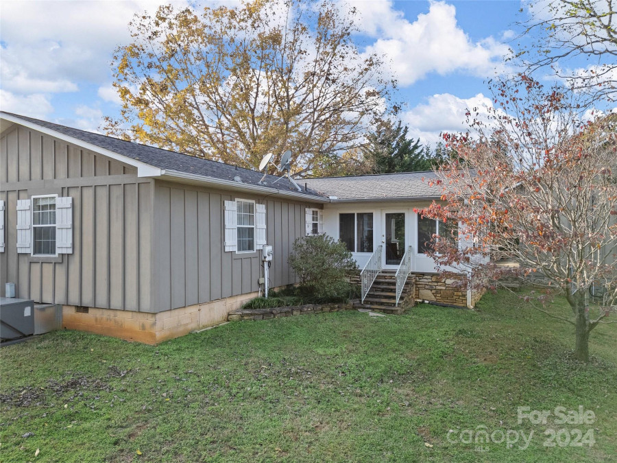 2627 Pea Ridge Rd Mill Spring, NC 28756