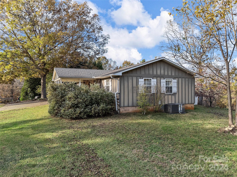 2627 Pea Ridge Rd Mill Spring, NC 28756