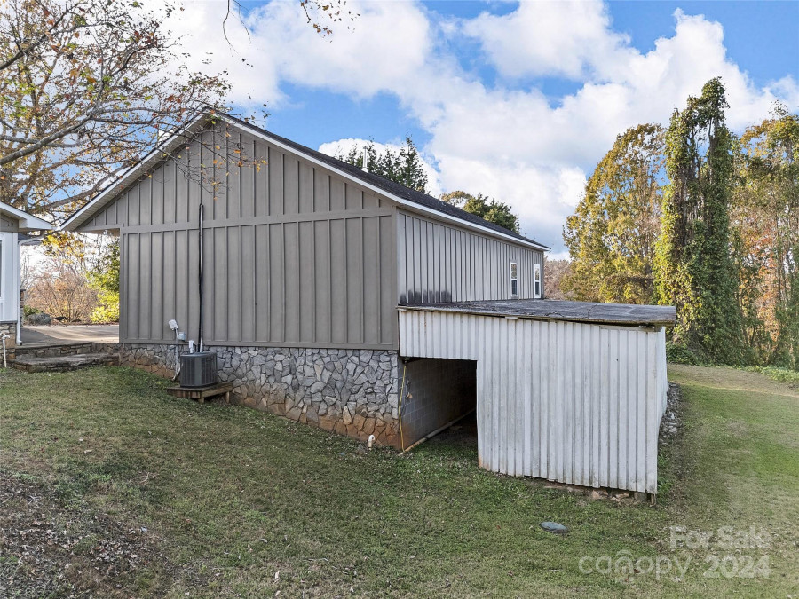 2627 Pea Ridge Rd Mill Spring, NC 28756