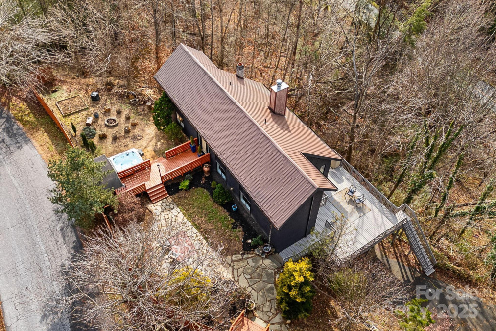 20 Nichols Hill Dr Asheville, NC 28804