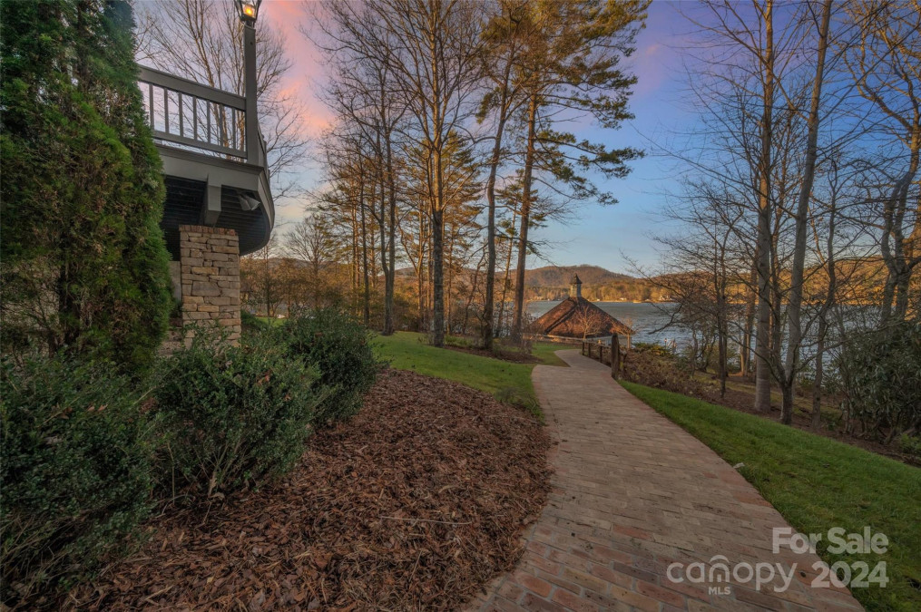 138 Indian Tc Lake Toxaway, NC 28747