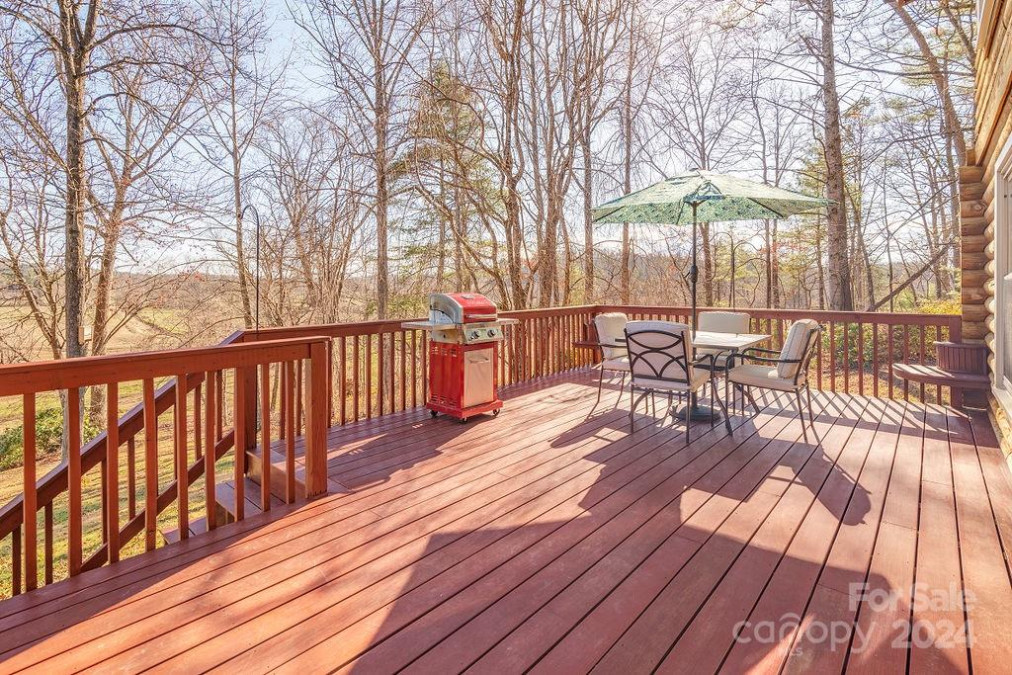 336 Winding Way Ln Hendersonville, NC 28792