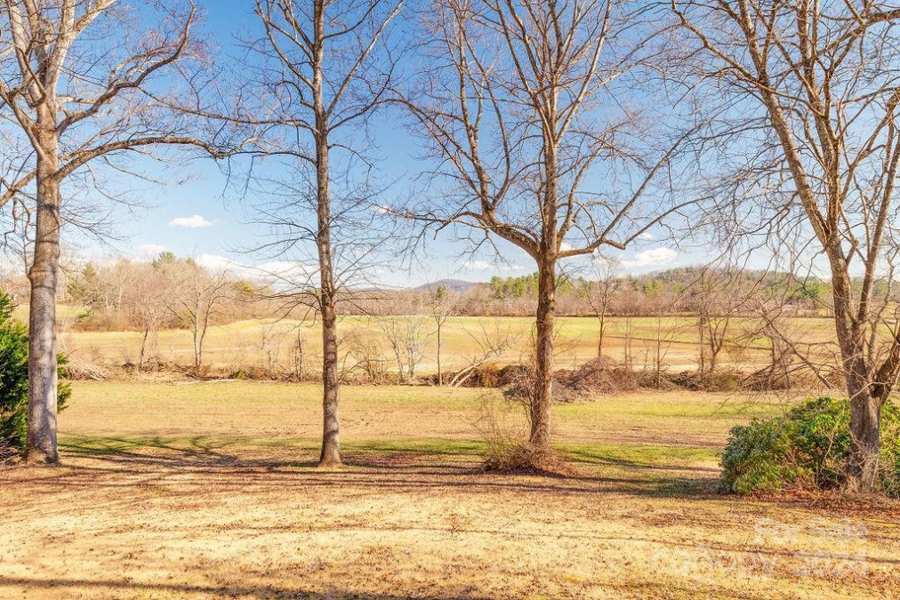 336 Winding Way Ln Hendersonville, NC 28792