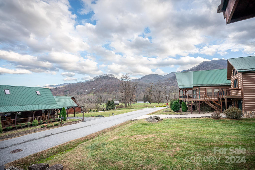 31 Contentment Trl Maggie Valley, NC 28751