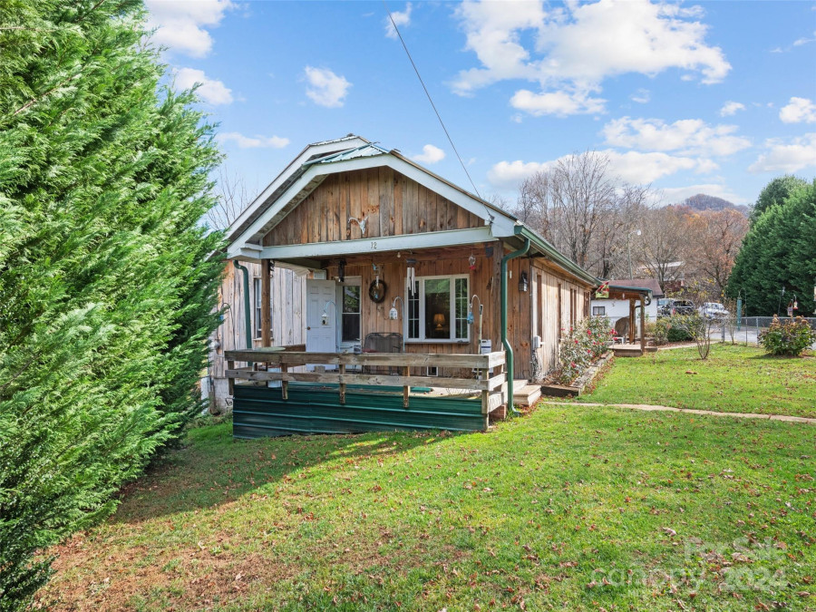 12 Messer Valley Ln Canton, NC 28716