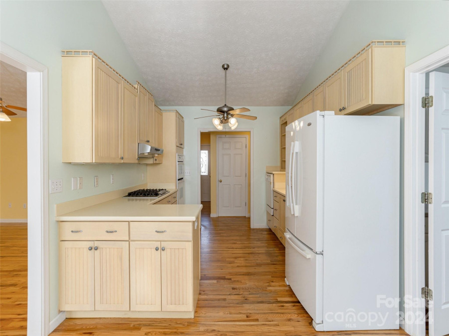 54 Ashley Hill Ln Hendersonville, NC 28791