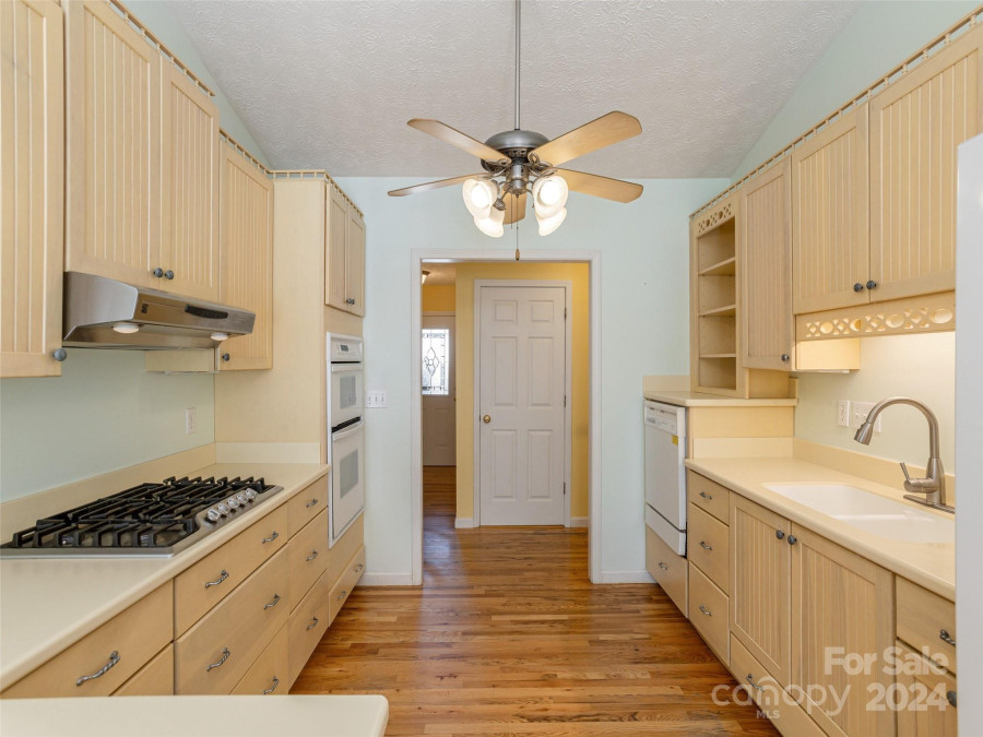 54 Ashley Hill Ln Hendersonville, NC 28791